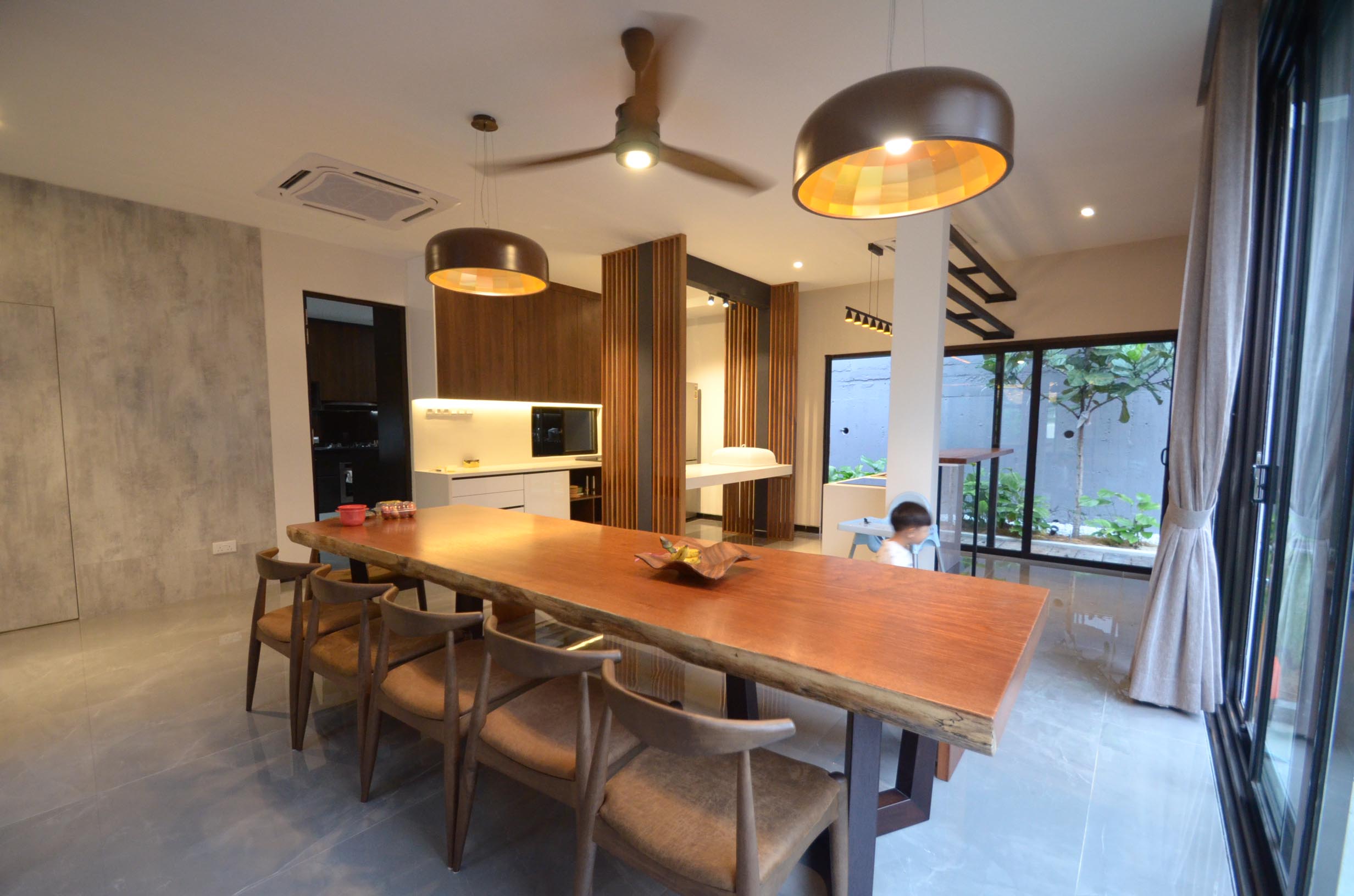 Zen Courtyard house - dining area