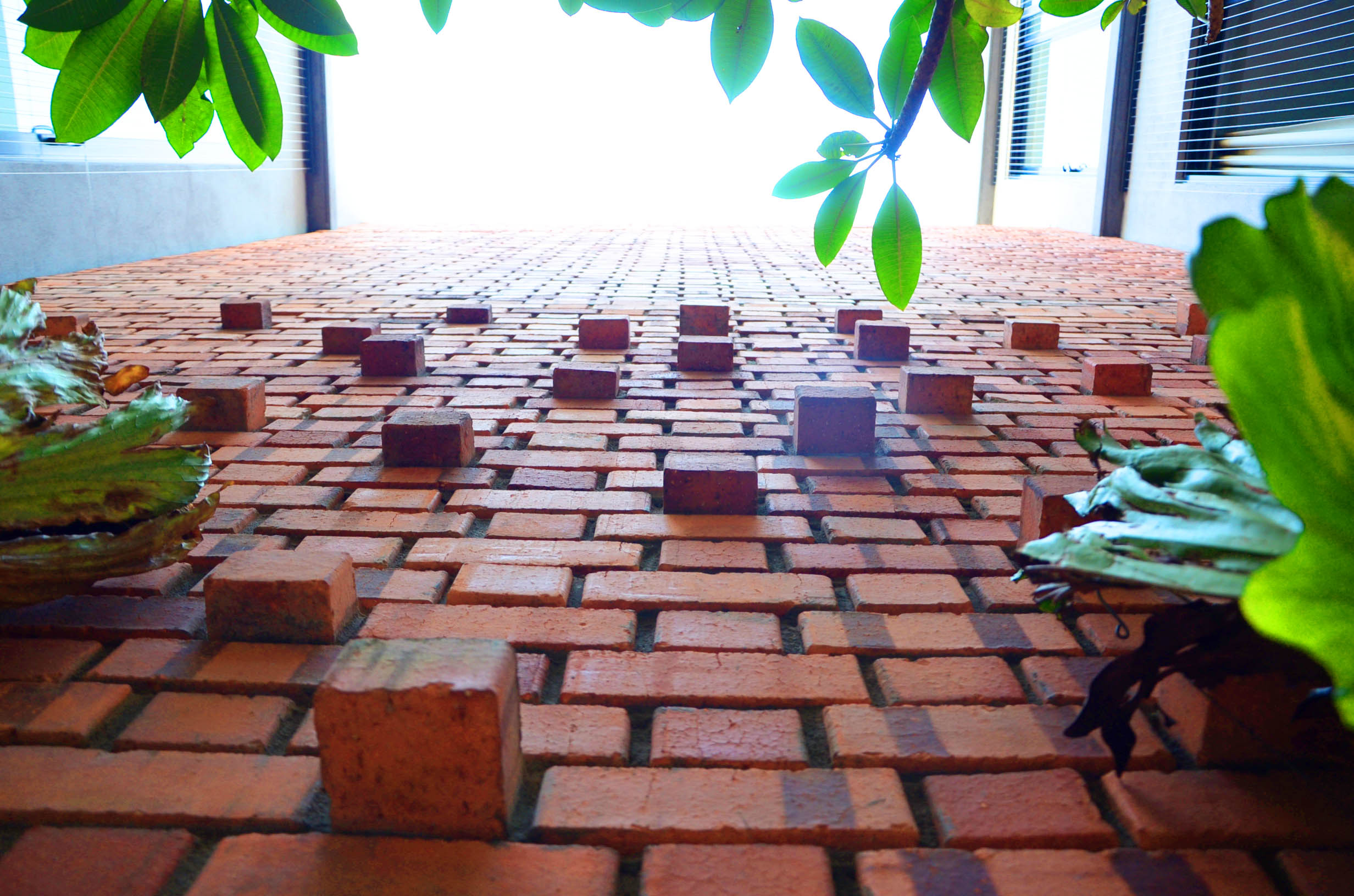 Zen Courtyard house - red bricks detail